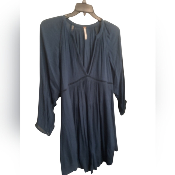 Free People Blue 3/4 Sleeve Relaxed Blouse Med Deep V Cut - Picture 1 of 9